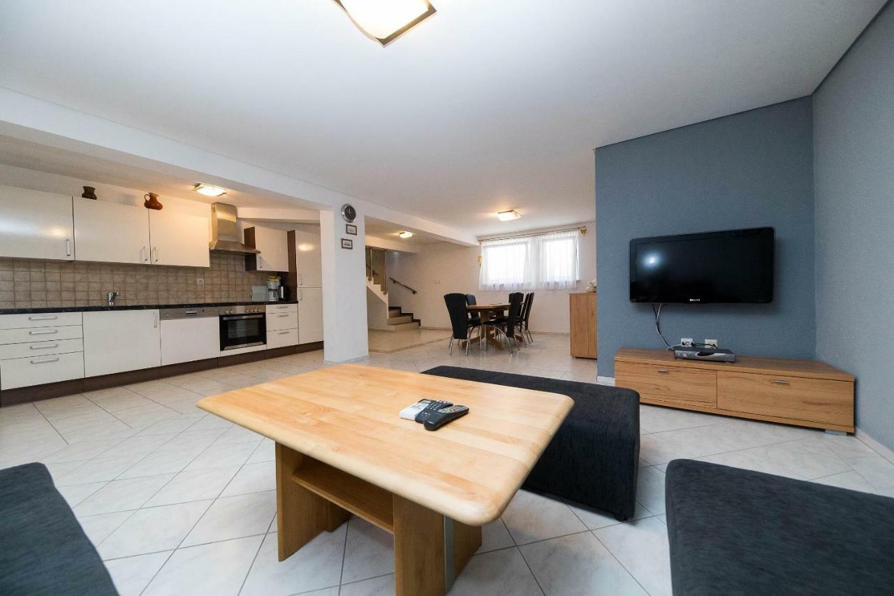 Moderne Souterrainwohnung Crikvenica Extérieur photo