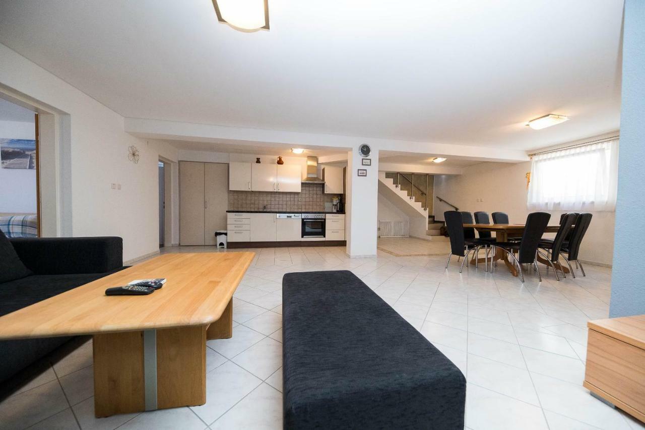 Moderne Souterrainwohnung Crikvenica Extérieur photo