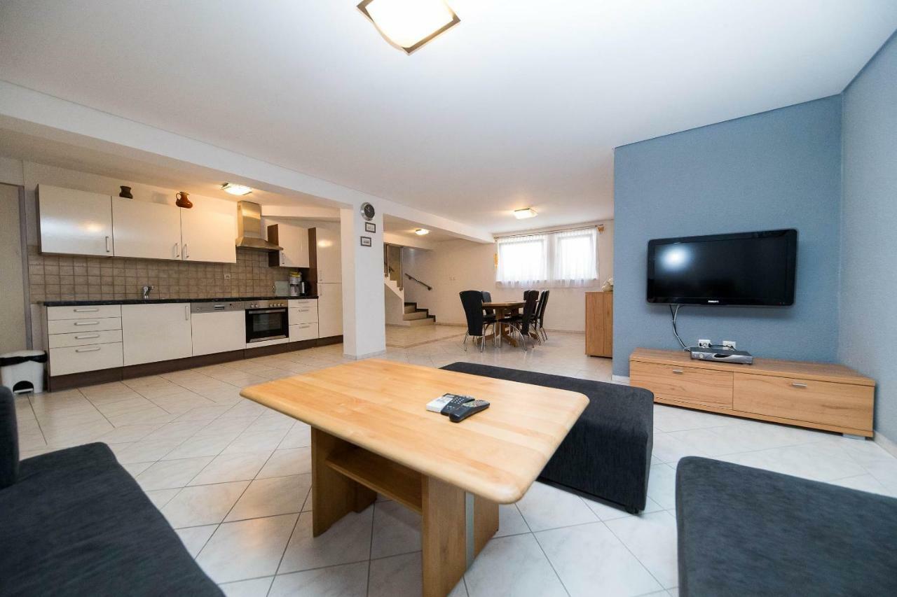 Moderne Souterrainwohnung Crikvenica Extérieur photo