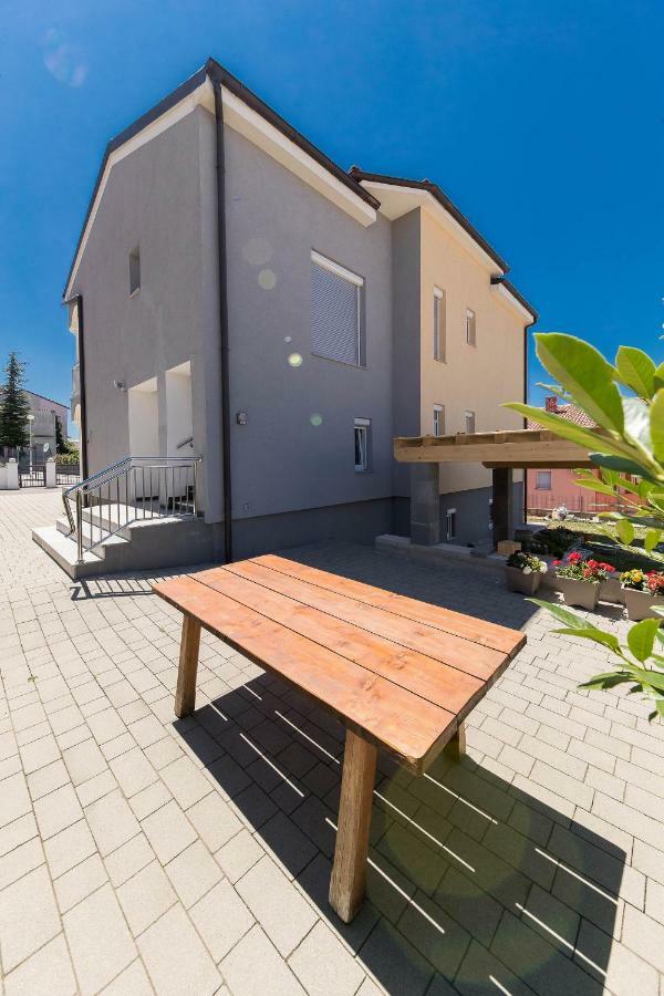 Moderne Souterrainwohnung Crikvenica Extérieur photo